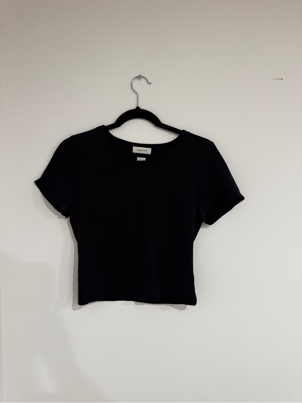 Aritzia Babaton contor Short Sleeve Black Tee Like New